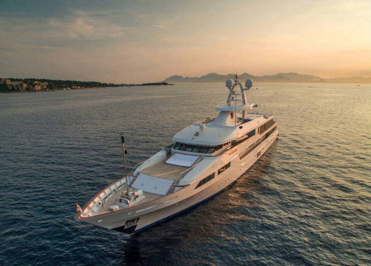 le pharaon panama yacht